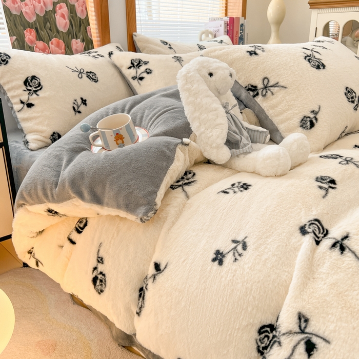 91家纺网 家纺一手货源 找家纺 妖妖家纺 2025新款加厚印花兔毛绒保暖四件套 手捧玫瑰