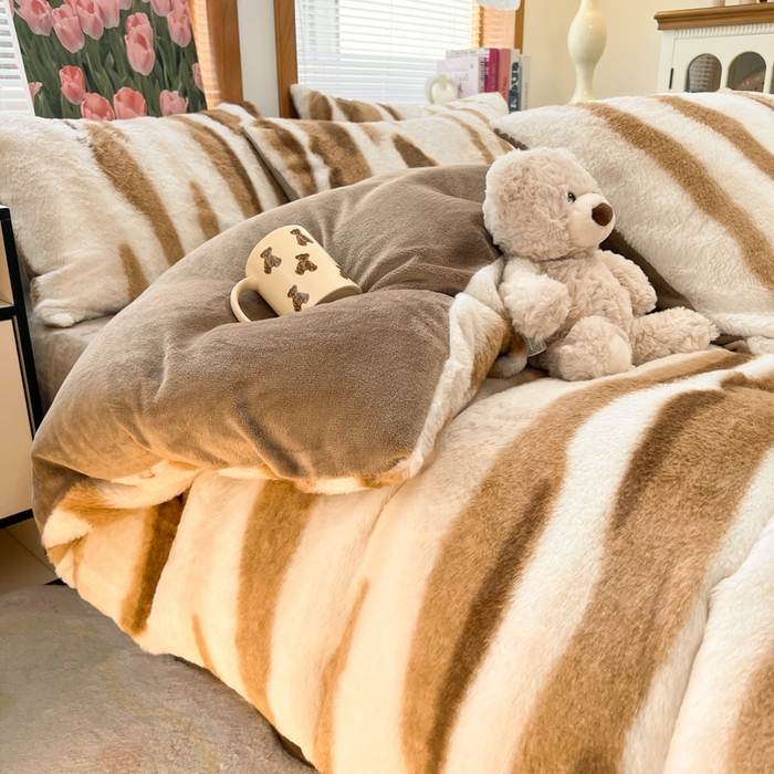 91家纺网 家纺一手货源 找家纺 妖妖家纺 2025新款加厚印花兔毛绒保暖四件套 奶油泡芙