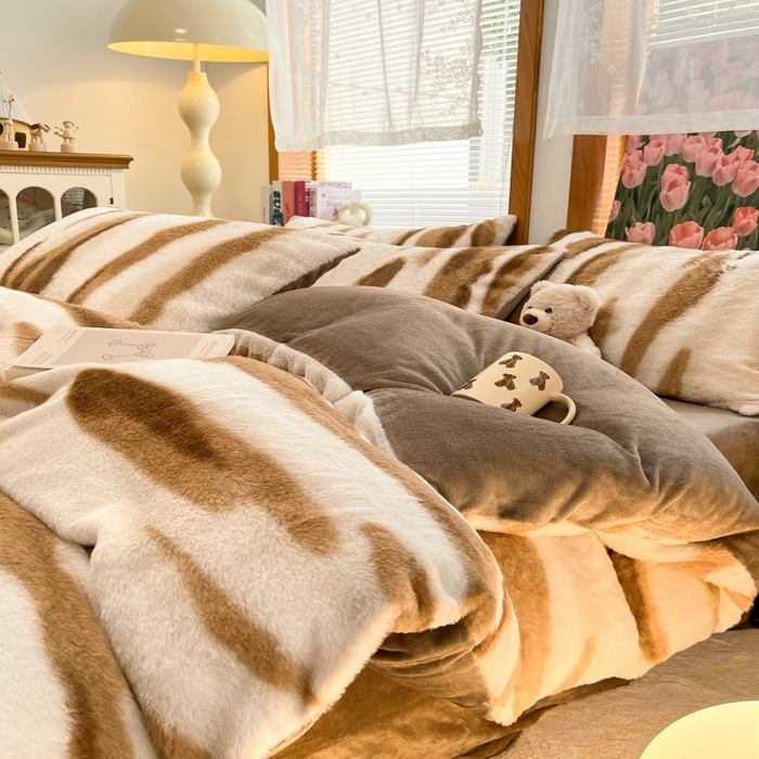 91家纺网 家纺一手货源 找家纺 妖妖家纺 2025新款加厚印花兔毛绒保暖四件套 奶油泡芙