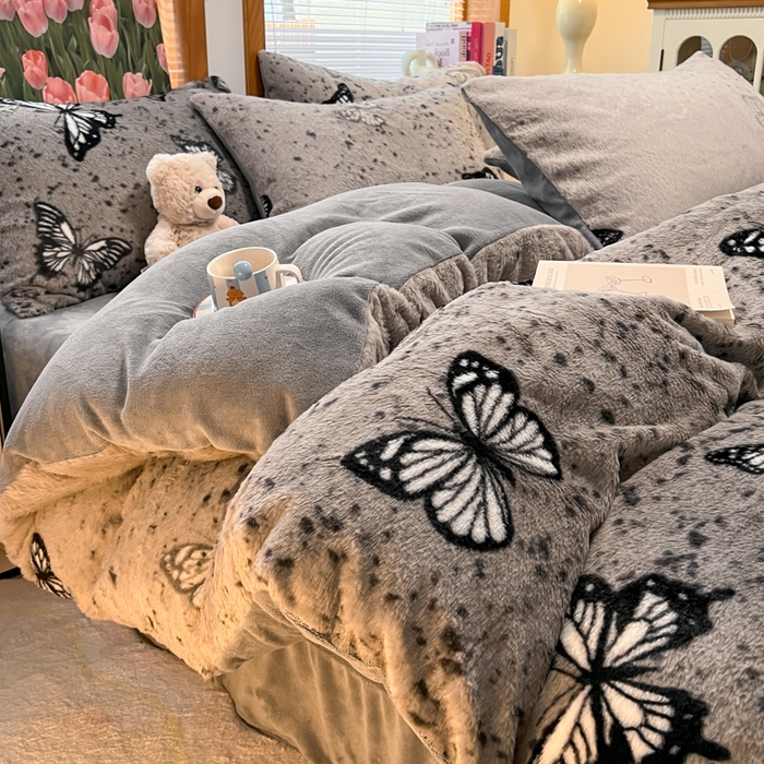 91家纺网 家纺一手货源 找家纺 妖妖家纺 2025新款加厚印花兔毛绒保暖四件套 夏夜梦蝶