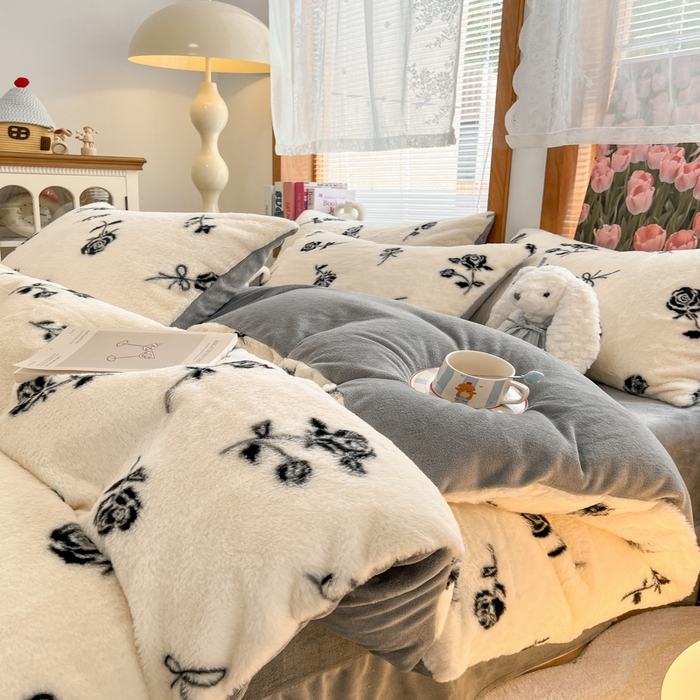 91家纺网 家纺一手货源 找家纺 妖妖家纺 2025新款加厚印花兔毛绒保暖四件套 手捧玫瑰