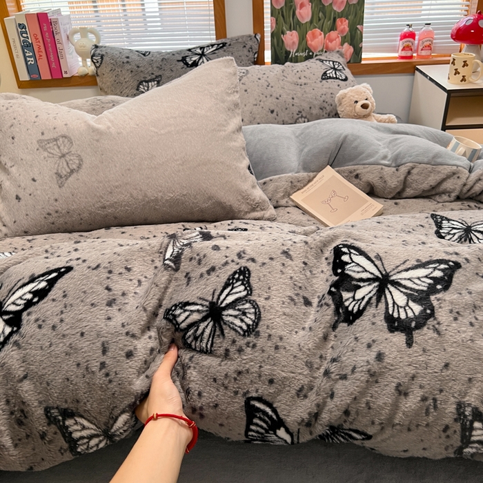 91家纺网 家纺一手货源 找家纺 妖妖家纺 2025新款加厚印花兔毛绒保暖四件套 夏夜梦蝶