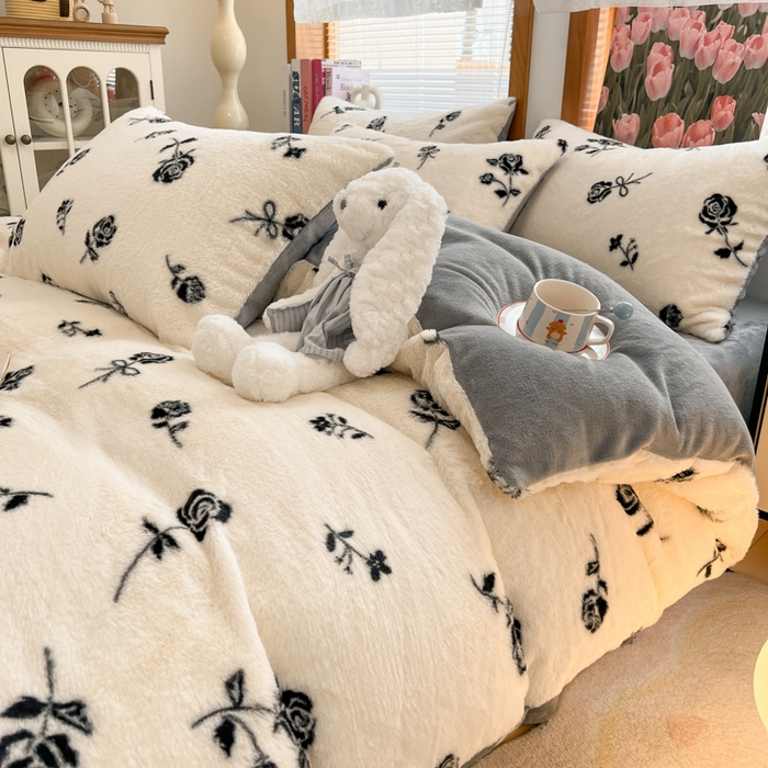 91家纺网 家纺一手货源 找家纺 妖妖家纺 2025新款加厚印花兔毛绒保暖四件套 手捧玫瑰