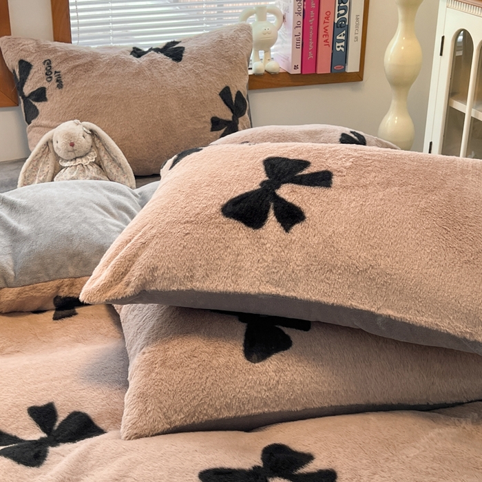 91家纺网 家纺一手货源 找家纺 妖妖家纺 2025新款加厚印花兔毛绒保暖四件套 少女心蝴蝶结