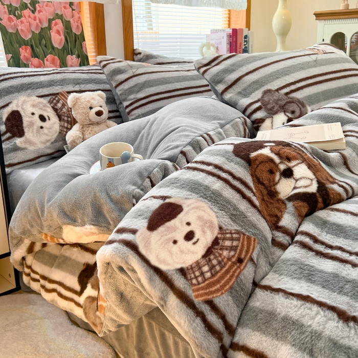 91家纺网 家纺一手货源 找家纺 妖妖家纺 2025新款加厚印花兔毛绒保暖四件套 英伦狗狗