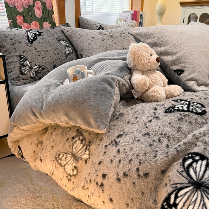 91家纺网 家纺一手货源 找家纺 妖妖家纺 2025新款加厚印花兔毛绒保暖四件套 夏夜梦蝶