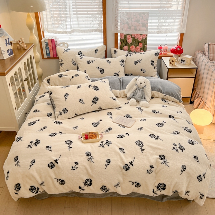 91家纺网 家纺一手货源 找家纺 妖妖家纺 2025新款加厚印花兔毛绒保暖四件套 手捧玫瑰