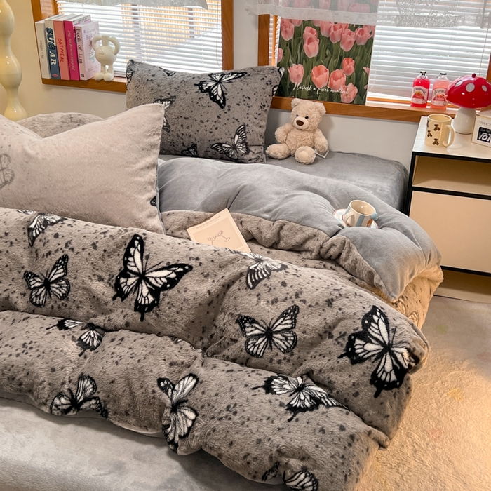 91家纺网 家纺一手货源 找家纺 妖妖家纺 2025新款加厚印花兔毛绒保暖四件套 夏夜梦蝶