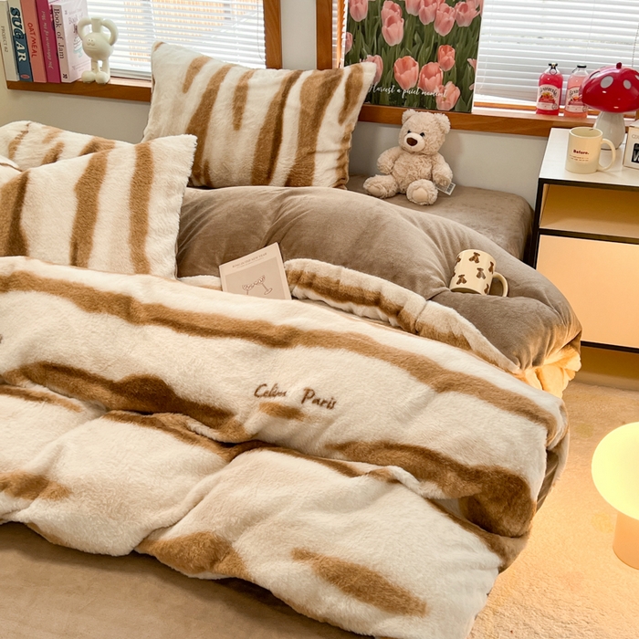 91家纺网 家纺一手货源 找家纺 妖妖家纺 2025新款加厚印花兔毛绒保暖四件套 奶油泡芙