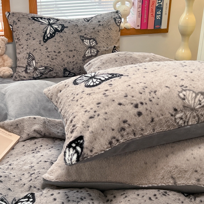 91家纺网 家纺一手货源 找家纺 妖妖家纺 2025新款加厚印花兔毛绒保暖四件套 夏夜梦蝶