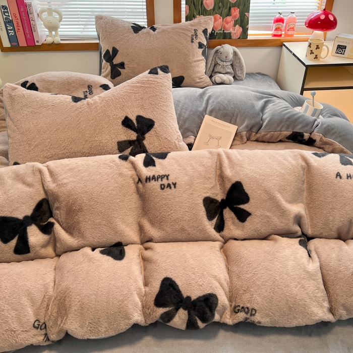 91家纺网 家纺一手货源 找家纺 妖妖家纺 2025新款加厚印花兔毛绒保暖四件套 少女心蝴蝶结