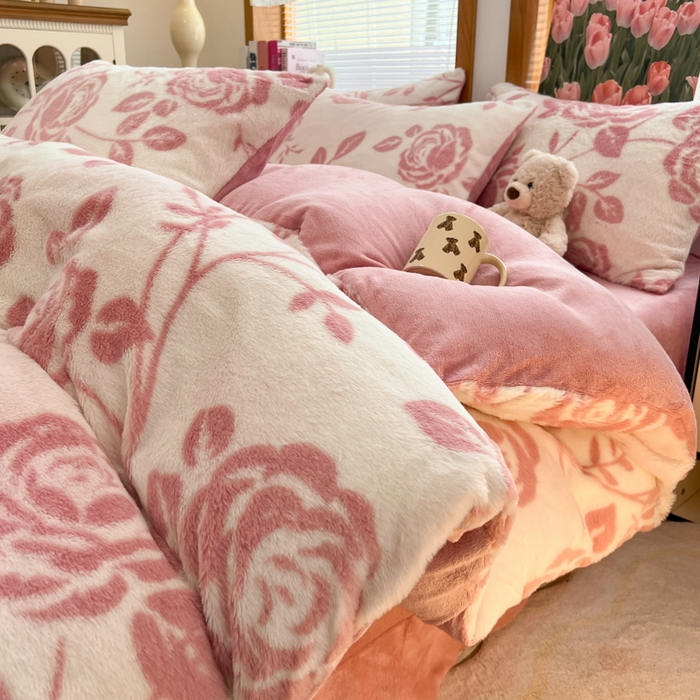 91家纺网 家纺一手货源 找家纺 妖妖家纺 2025新款加厚印花兔毛绒保暖四件套 丝绒玫瑰