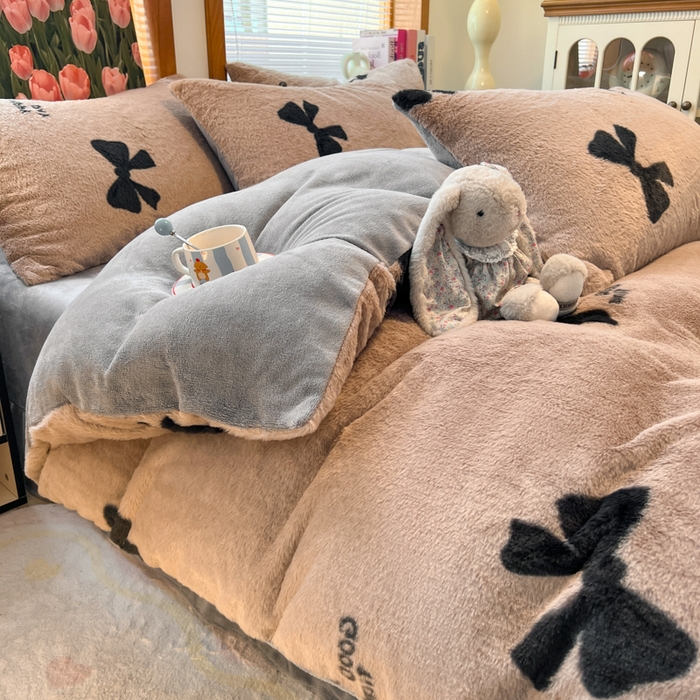 91家纺网 家纺一手货源 找家纺 妖妖家纺 2025新款加厚印花兔毛绒保暖四件套 少女心蝴蝶结