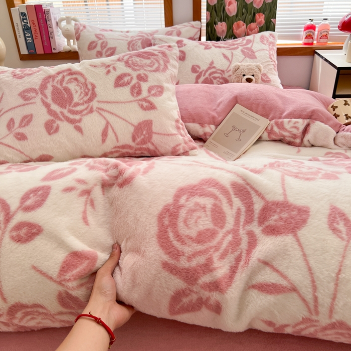 91家纺网 家纺一手货源 找家纺 妖妖家纺 2025新款加厚印花兔毛绒保暖四件套 丝绒玫瑰