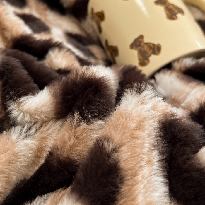 91家纺网 家纺一手货源 找家纺 妖妖家纺 2025新款加厚印花兔毛绒保暖四件套 小棕豹