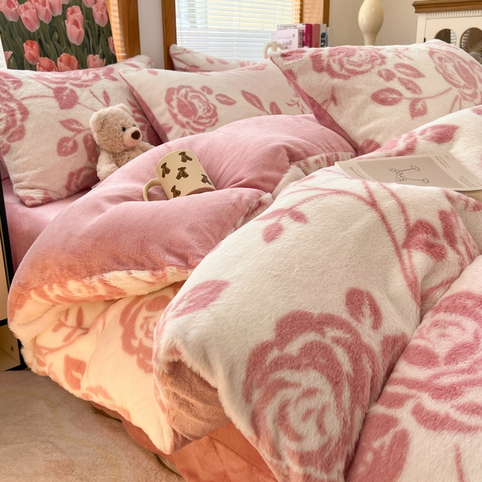 91家纺网 家纺一手货源 找家纺 妖妖家纺 2025新款加厚印花兔毛绒保暖四件套 丝绒玫瑰