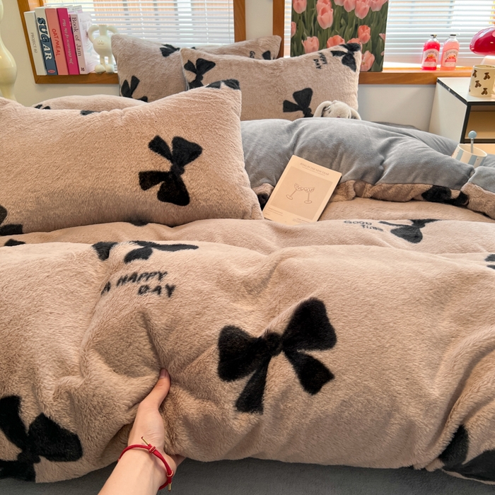 91家纺网 家纺一手货源 找家纺 妖妖家纺 2025新款加厚印花兔毛绒保暖四件套 少女心蝴蝶结