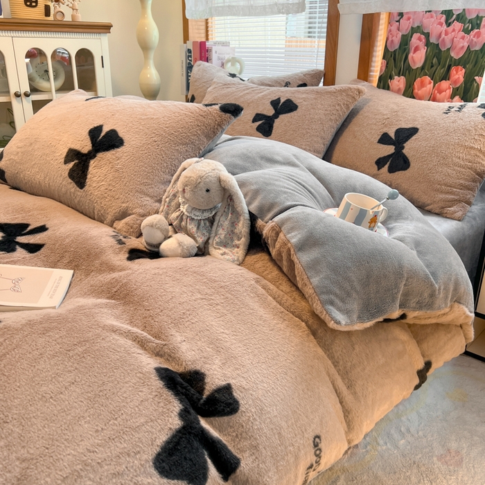 91家纺网 家纺一手货源 找家纺 妖妖家纺 2025新款加厚印花兔毛绒保暖四件套 少女心蝴蝶结