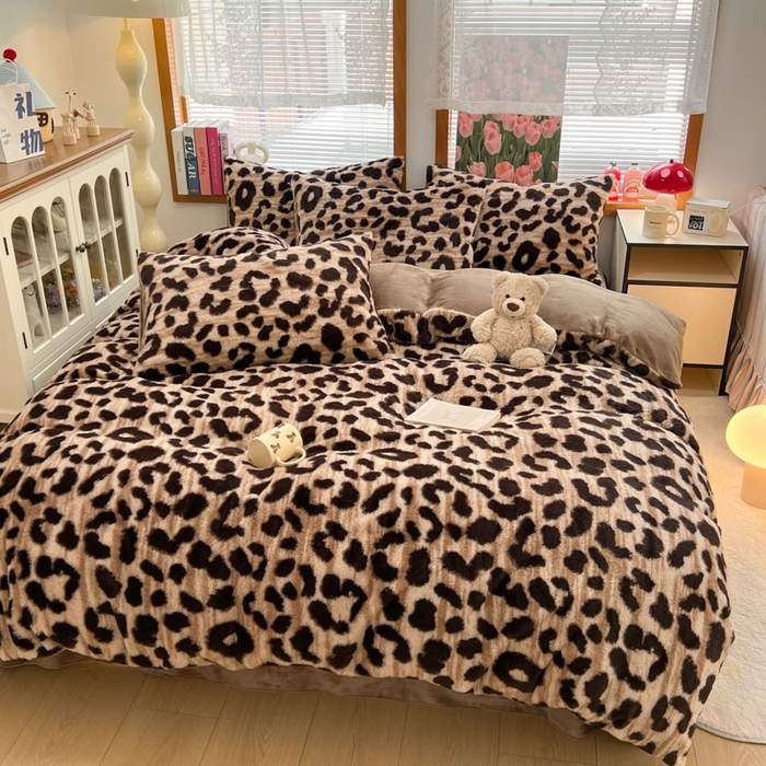 91家纺网 家纺一手货源 找家纺 妖妖家纺 2025新款加厚印花兔毛绒保暖四件套 小棕豹