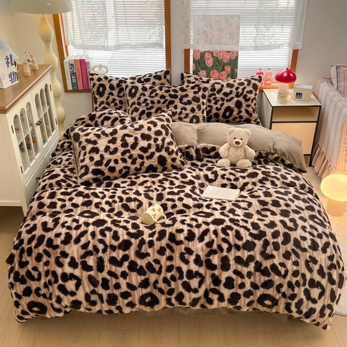 91家纺网 家纺一手货源 找家纺 妖妖家纺 2025新款加厚印花兔毛绒保暖四件套 小棕豹