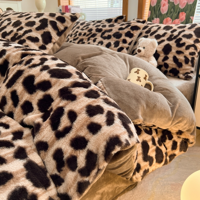 91家纺网 家纺一手货源 找家纺 妖妖家纺 2025新款加厚印花兔毛绒保暖四件套 小棕豹