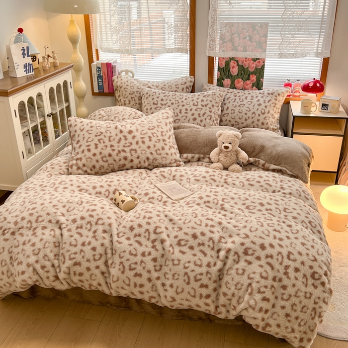 91家纺网 家纺一手货源 找家纺 妖妖家纺 2025新款加厚印花兔毛绒保暖四件套 雪域豹纹