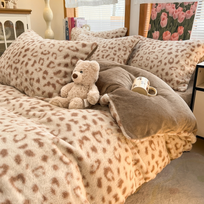 91家纺网 家纺一手货源 找家纺 妖妖家纺 2025新款加厚印花兔毛绒保暖四件套 雪域豹纹