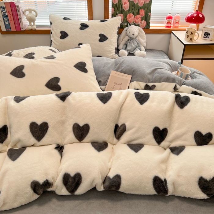 91家纺网 家纺一手货源 找家纺 妖妖家纺 2025新款加厚印花兔毛绒保暖四件套 心跳