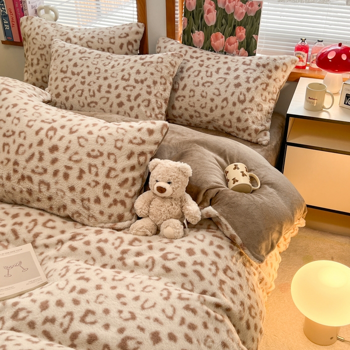 91家纺网 家纺一手货源 找家纺 妖妖家纺 2025新款加厚印花兔毛绒保暖四件套 雪域豹纹