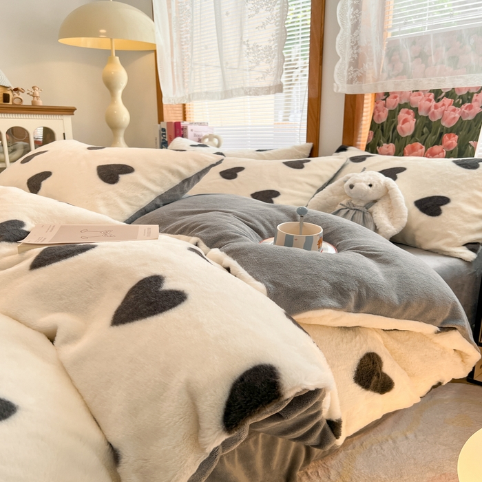 91家纺网 家纺一手货源 找家纺 妖妖家纺 2025新款加厚印花兔毛绒保暖四件套 心跳