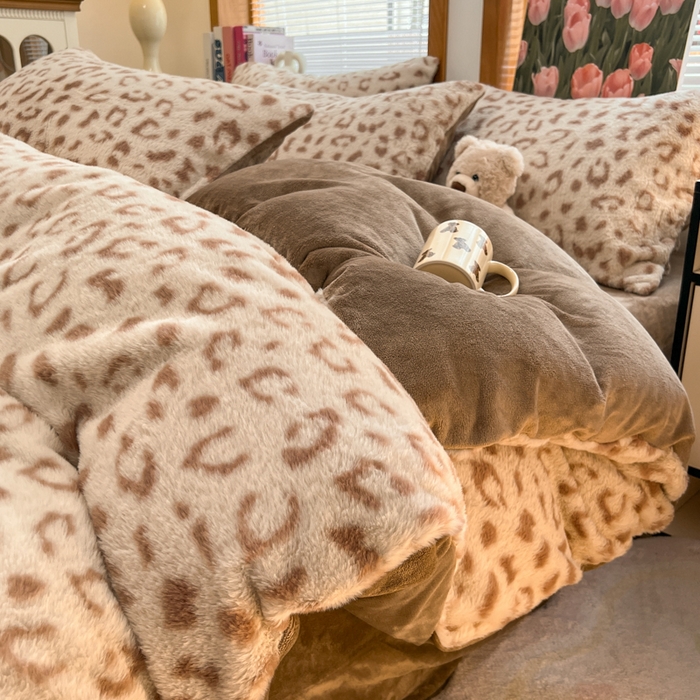 91家纺网 家纺一手货源 找家纺 妖妖家纺 2025新款加厚印花兔毛绒保暖四件套 雪域豹纹