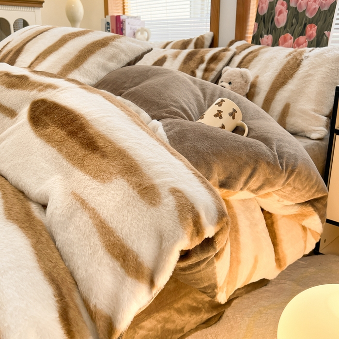 91家纺网 家纺一手货源 找家纺 妖妖家纺 2025新款加厚印花兔毛绒保暖四件套 奶油泡芙