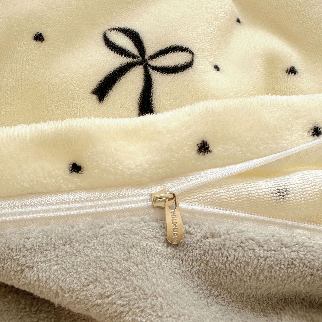 91家纺网 家纺一手货源 找家纺 优选 2025新款小清新加厚高克重牛奶绒四件套直播爆款电商爆款法式简爱