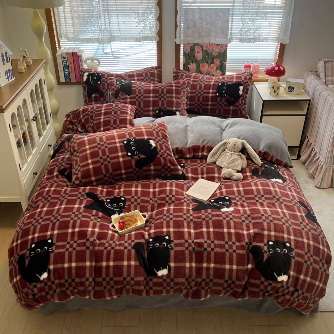 91家纺网 家纺一手货源 找家纺 妖妖家纺 2025新款加厚印花兔毛绒保暖四件套 月下猫舞