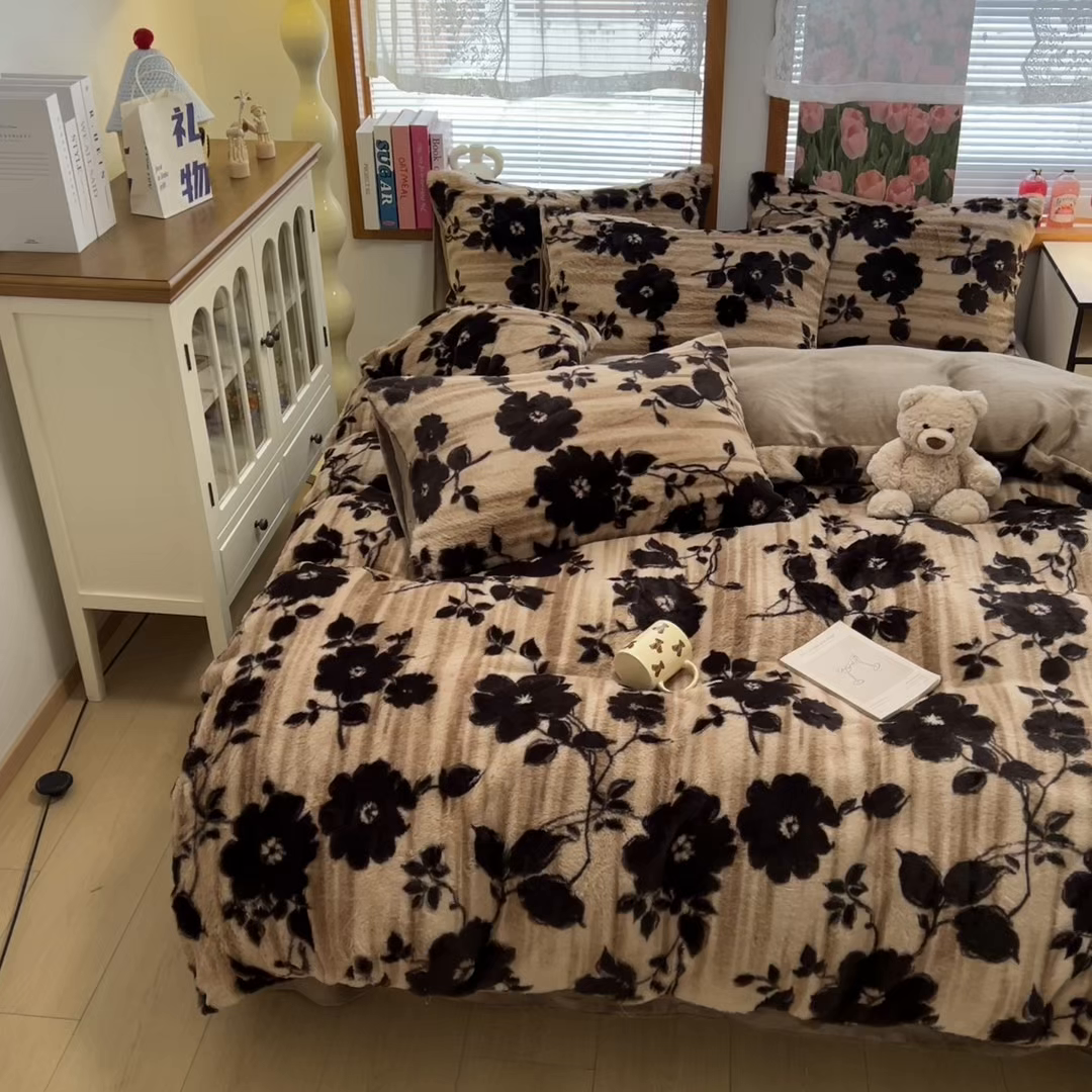 91家纺网 家纺一手货源 找家纺 妖妖家纺 2025新款加厚印花兔毛绒保暖四件套 花絮语