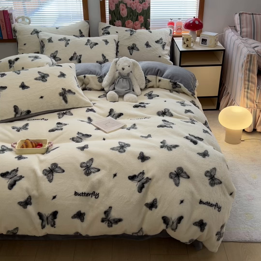 91家纺网 家纺一手货源 找家纺 妖妖家纺 2025新款加厚印花兔毛绒保暖四件套 幻蝶