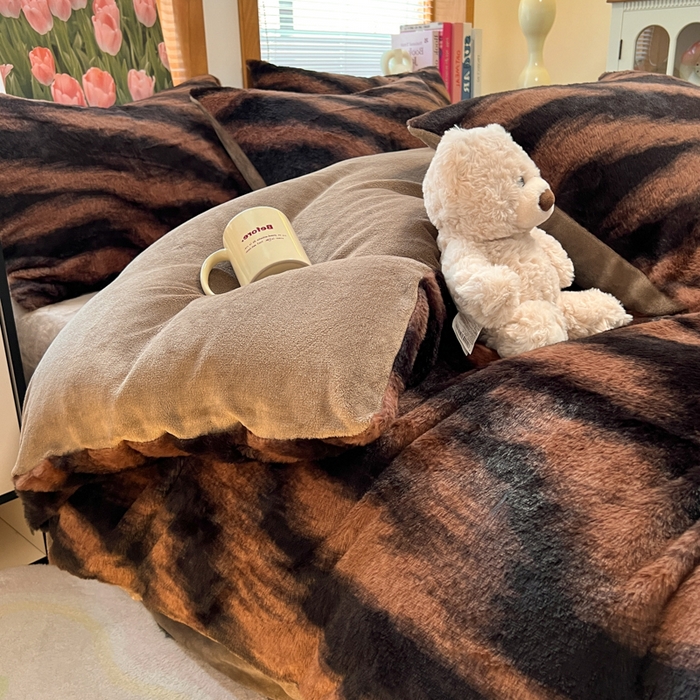 91家纺网 家纺一手货源 找家纺 妖妖家纺 2025新款加厚印花兔毛绒保暖四件套 斑斓可可