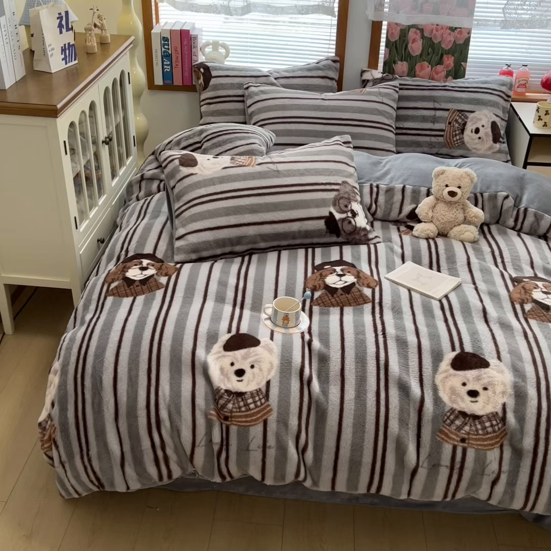 91家纺网 家纺一手货源 找家纺 妖妖家纺 2025新款加厚印花兔毛绒保暖四件套 英伦狗狗