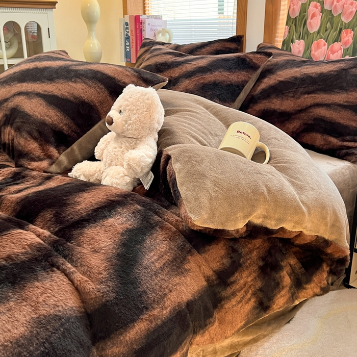 91家纺网 家纺一手货源 找家纺 妖妖家纺 2025新款加厚印花兔毛绒保暖四件套 斑斓可可