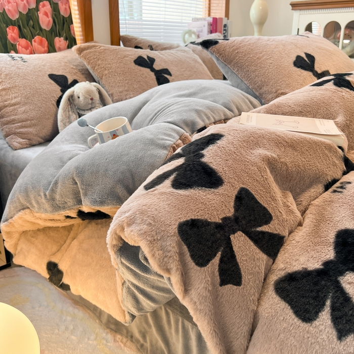 91家纺网 家纺一手货源 找家纺 妖妖家纺 2025新款加厚印花兔毛绒保暖四件套 少女心蝴蝶结