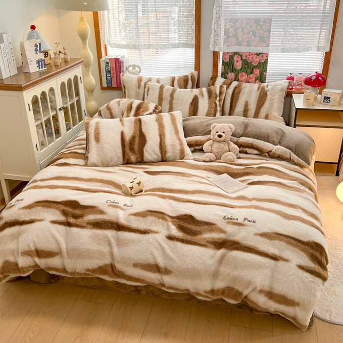 91家纺网 家纺一手货源 找家纺 妖妖家纺 2025新款加厚印花兔毛绒保暖四件套 奶油泡芙