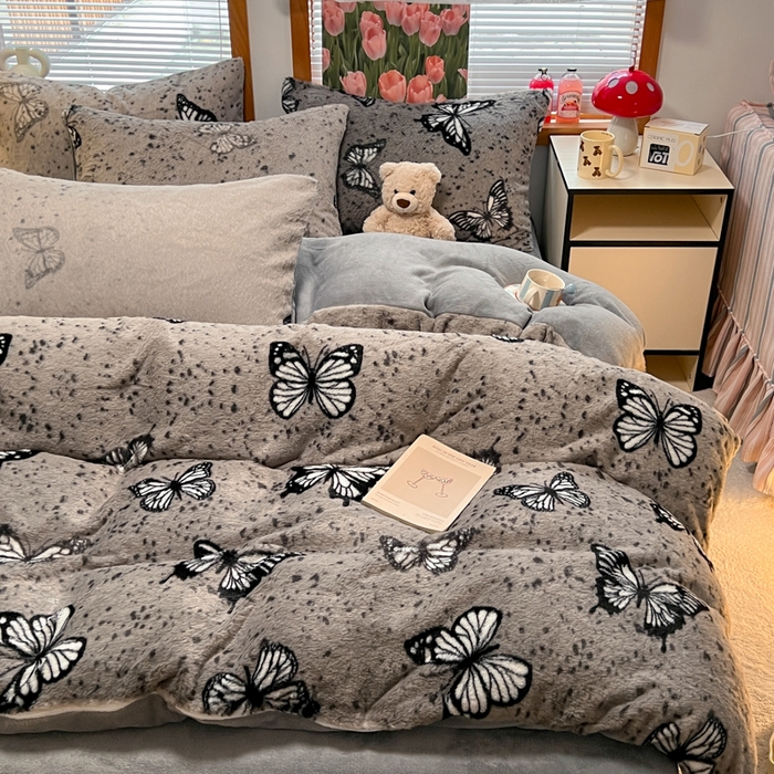 91家纺网 家纺一手货源 找家纺 妖妖家纺 2025新款加厚印花兔毛绒保暖四件套 夏夜梦蝶