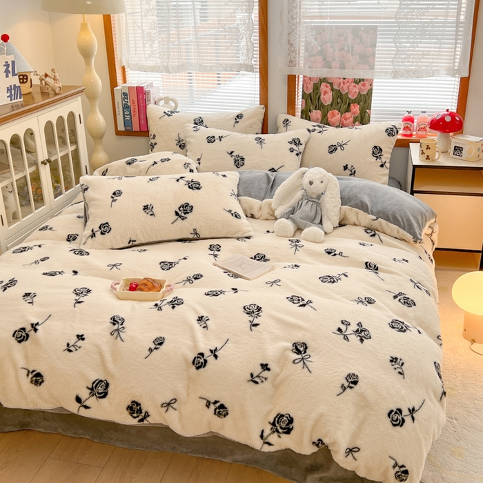 91家纺网 家纺一手货源 找家纺 妖妖家纺 2025新款加厚印花兔毛绒保暖四件套 手捧玫瑰