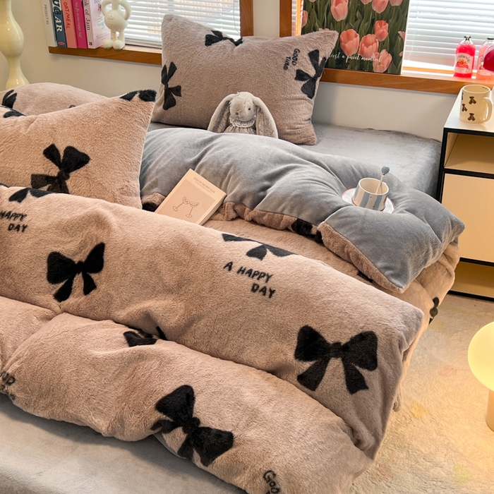 91家纺网 家纺一手货源 找家纺 妖妖家纺 2025新款加厚印花兔毛绒保暖四件套 少女心蝴蝶结