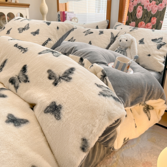 91家纺网 家纺一手货源 找家纺 妖妖家纺 2025新款加厚印花兔毛绒保暖四件套 幻蝶