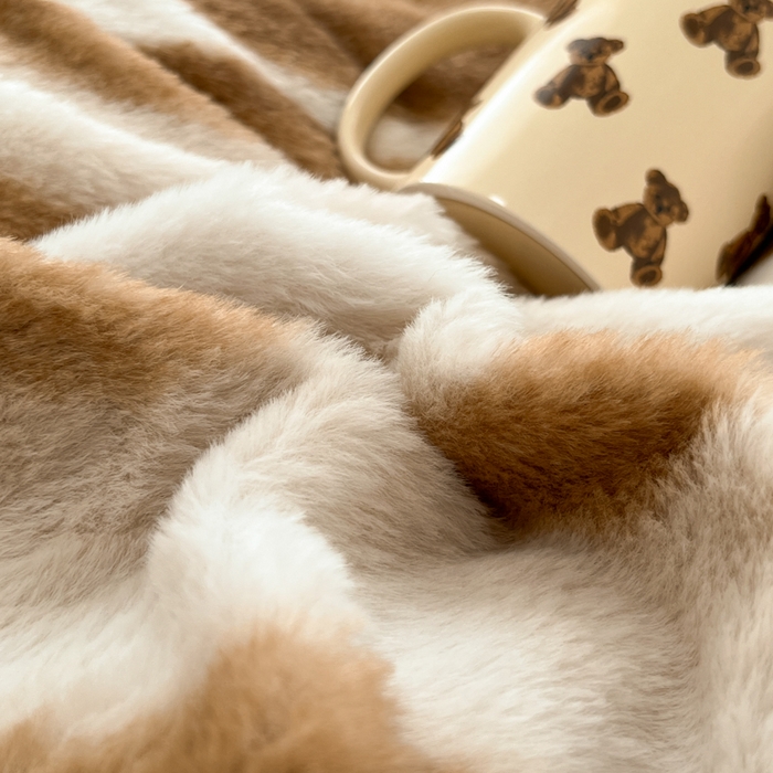 91家纺网 家纺一手货源 找家纺 妖妖家纺 2025新款加厚印花兔毛绒保暖四件套 奶油泡芙