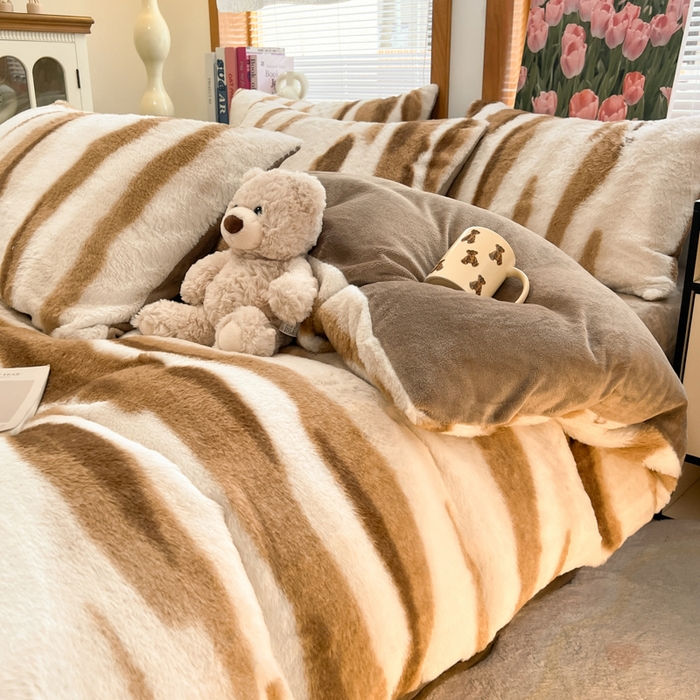 91家纺网 家纺一手货源 找家纺 妖妖家纺 2025新款加厚印花兔毛绒保暖四件套 奶油泡芙