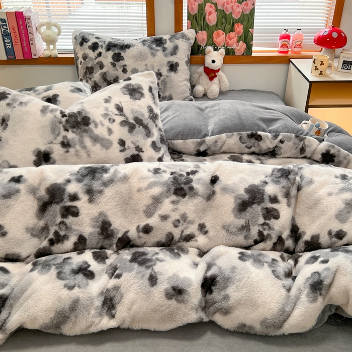 91家纺网 家纺一手货源 找家纺 妖妖家纺 2025新款加厚印花兔毛绒保暖四件套 墨染