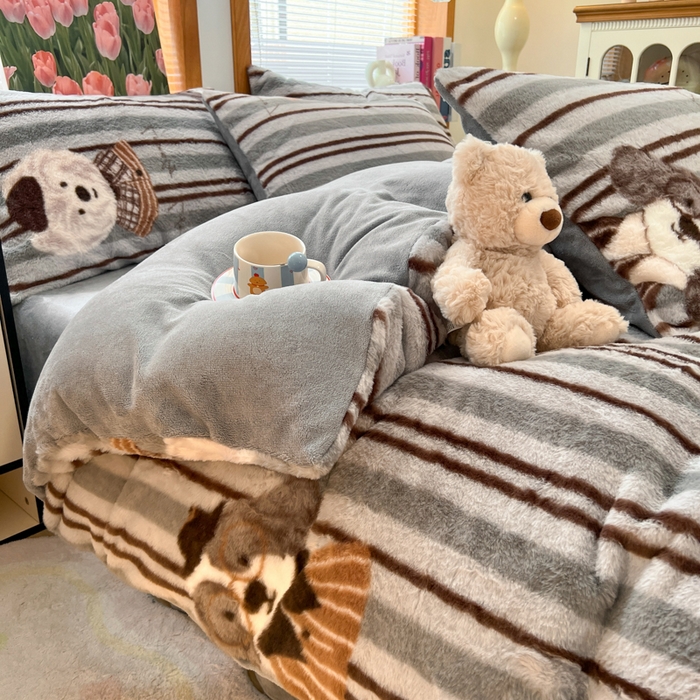 91家纺网 家纺一手货源 找家纺 妖妖家纺 2025新款加厚印花兔毛绒保暖四件套 英伦狗狗