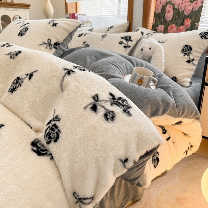 91家纺网 家纺一手货源 找家纺 妖妖家纺 2025新款加厚印花兔毛绒保暖四件套 手捧玫瑰